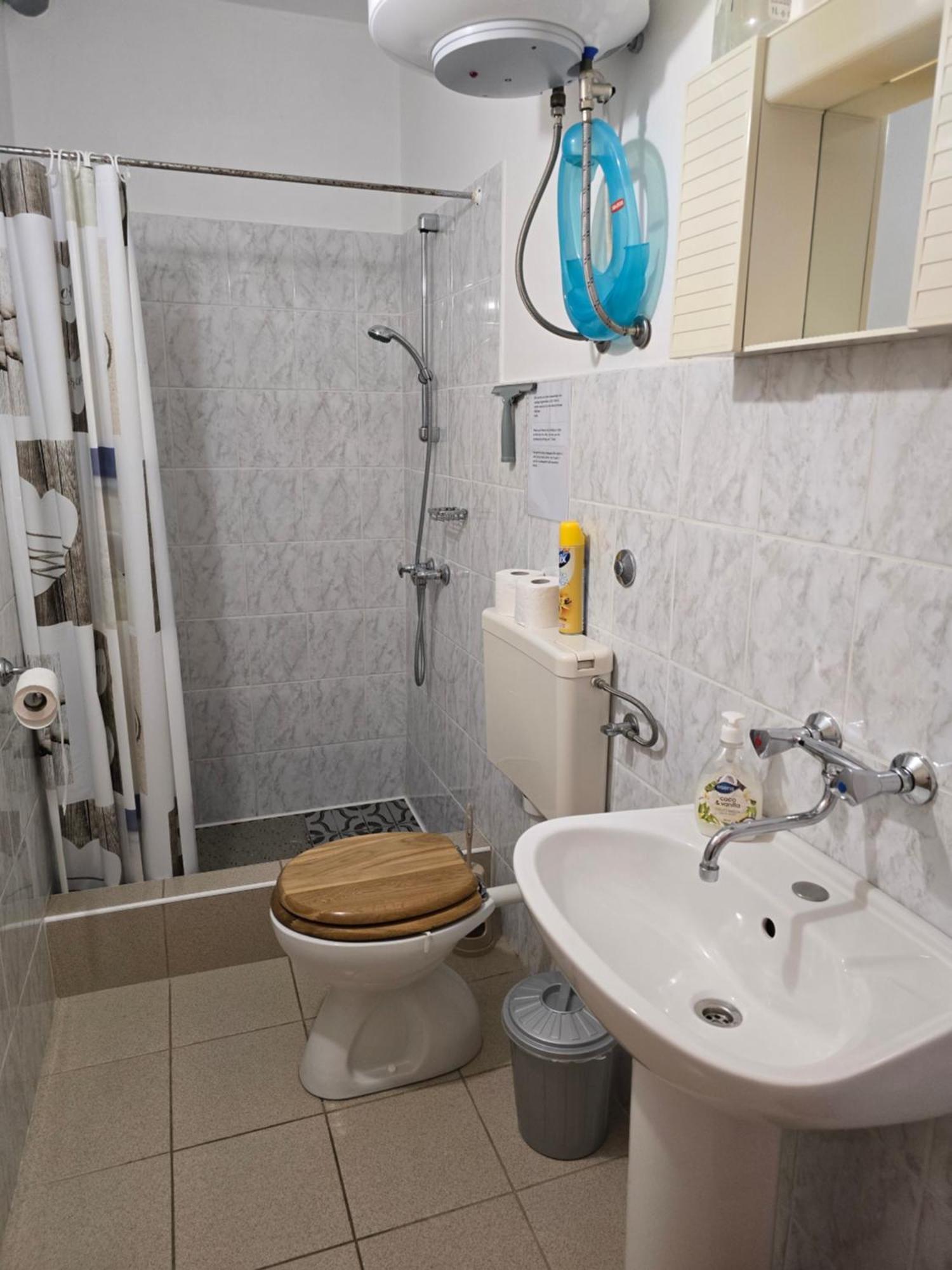 Apartments Mladenka Сен Екстериор снимка