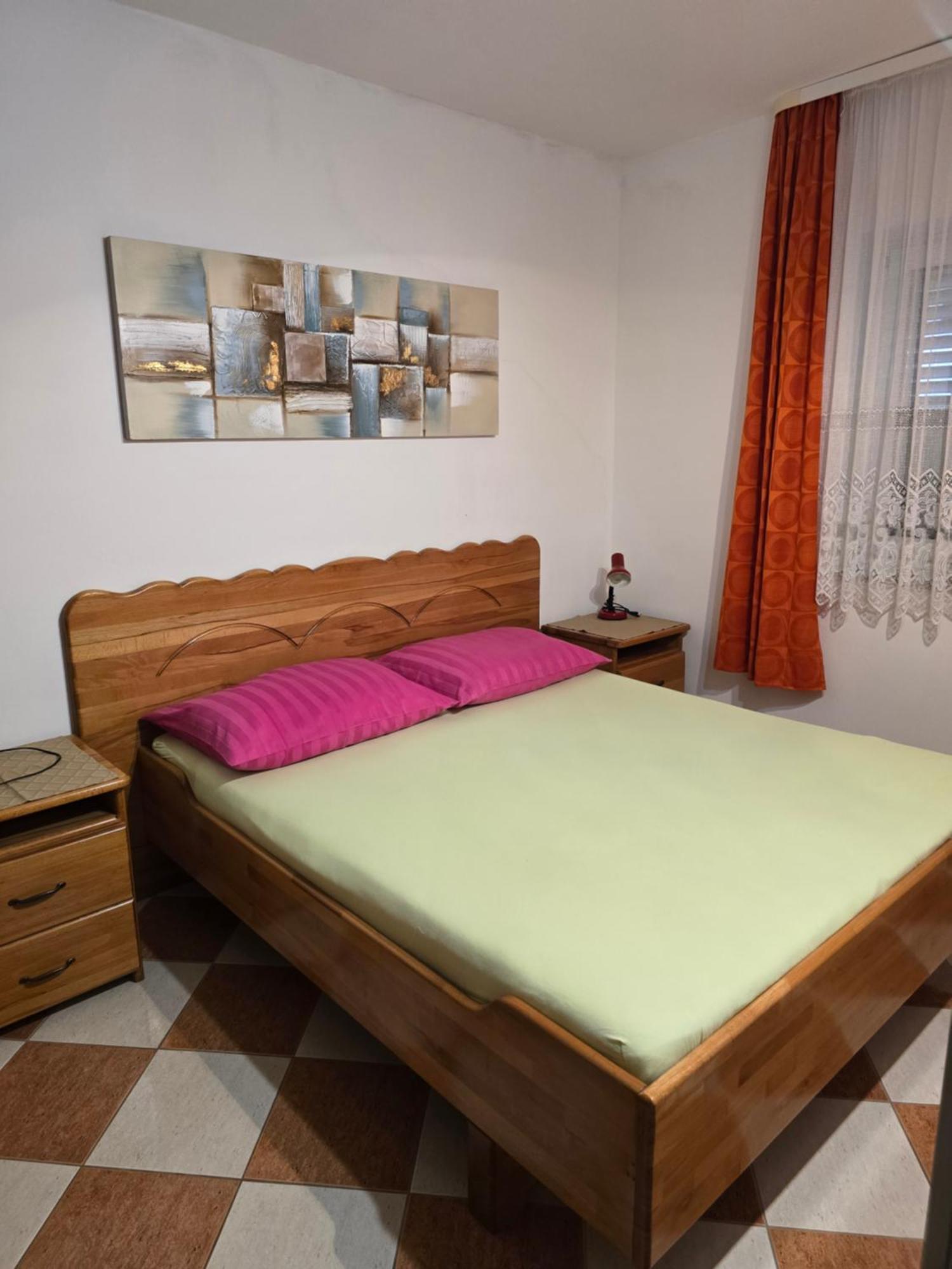 Apartments Mladenka Сен Екстериор снимка