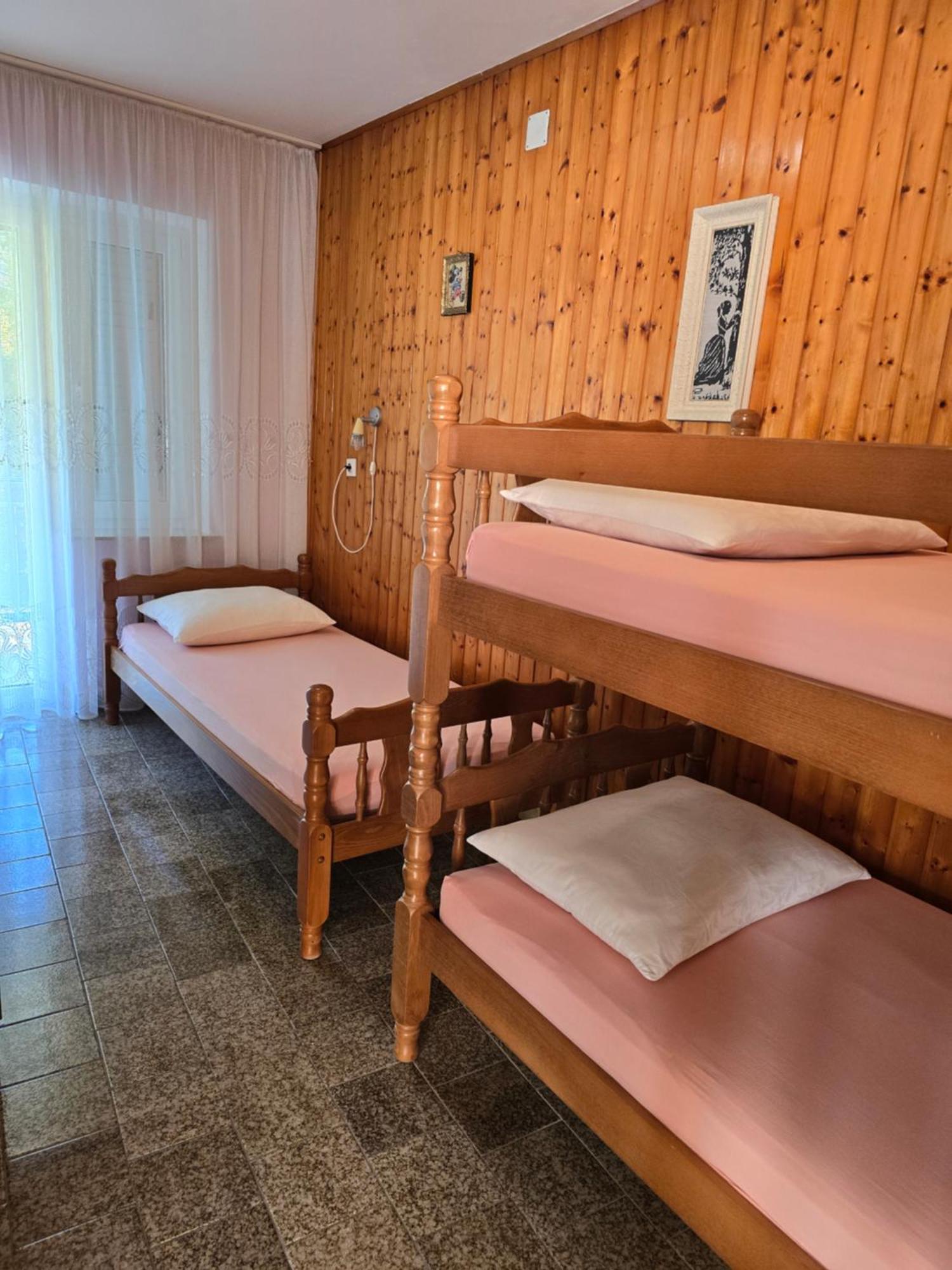 Apartments Mladenka Сен Екстериор снимка
