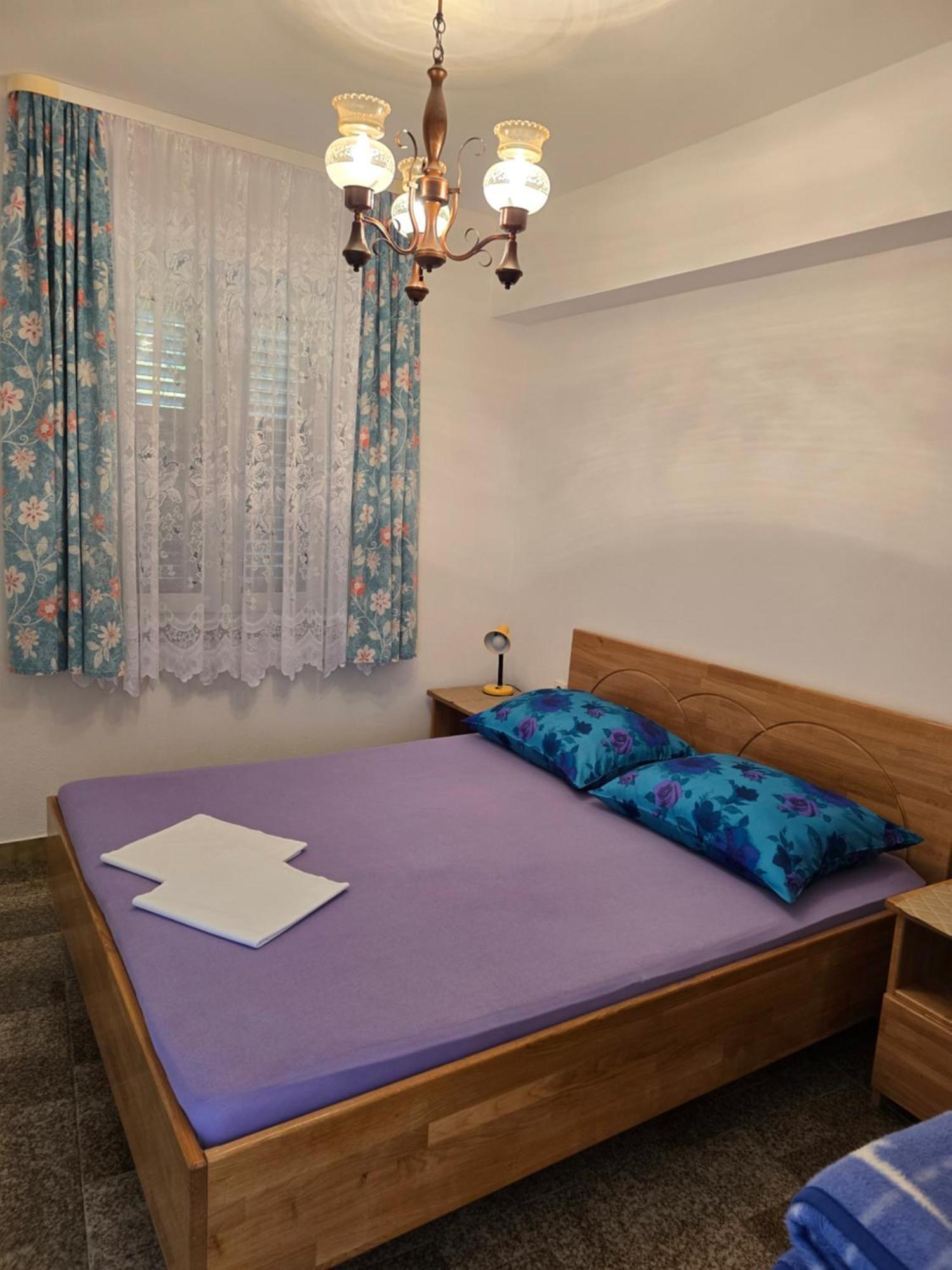 Apartments Mladenka Сен Екстериор снимка