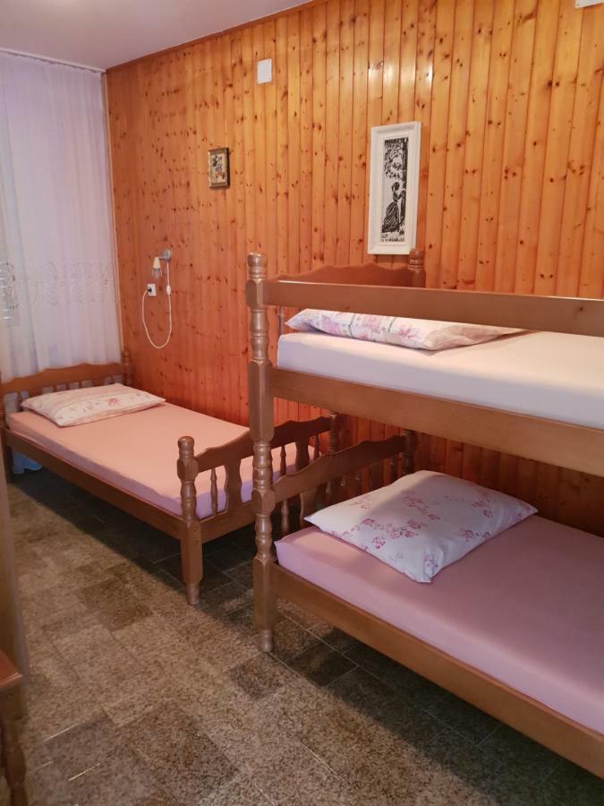 Apartments Mladenka Сен Екстериор снимка