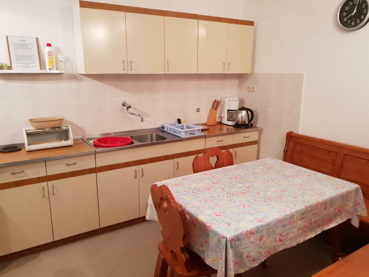 Apartments Mladenka Сен Екстериор снимка