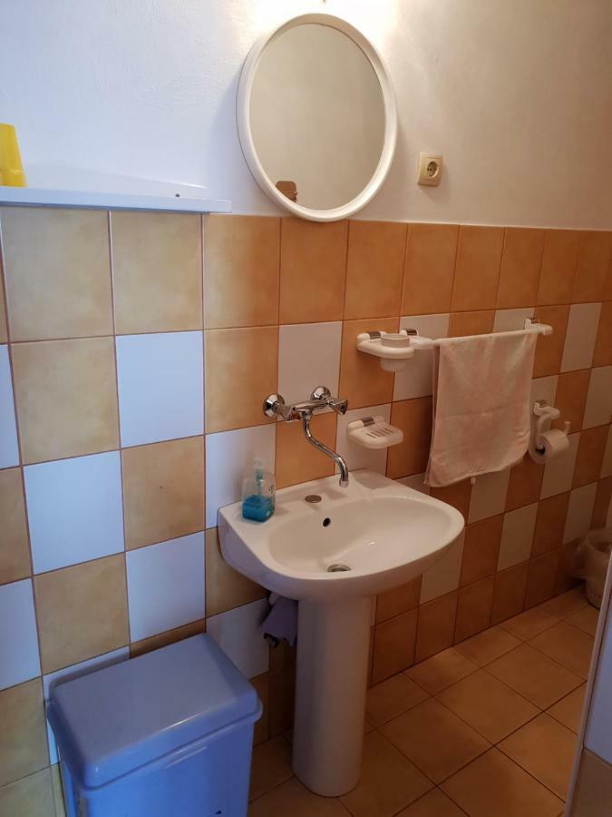 Apartments Mladenka Сен Екстериор снимка