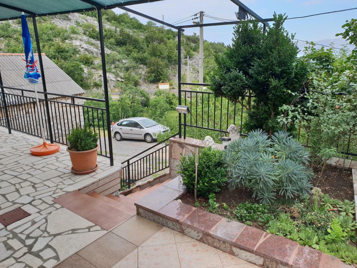 Apartments Mladenka Сен Екстериор снимка